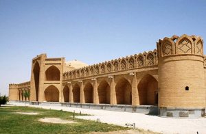 قلعه خشتی مورچه خورت و کاروانسرای شاه مادر