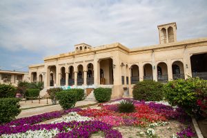 پاورپوینت بررسی معماری بومی در اقلیم گرم و مرطوب