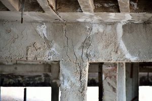 پاورپوینت بررسی انواع ترک های بتن و روش ترمیم آن ها